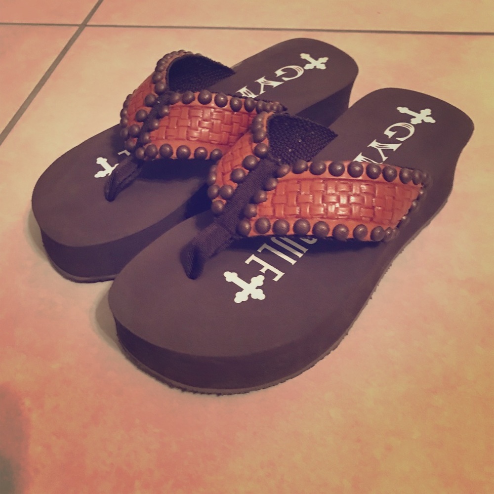 NWOT Gypsy Soule Flip Flops Size 8